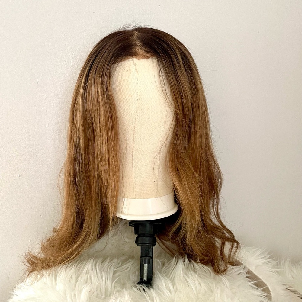 Honey Blonde Highlighted Wig. 24inches